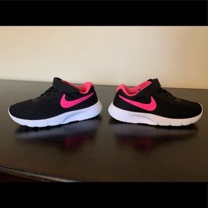Nike Girls Tanjun Toddler Shoes, Used